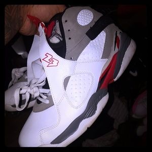 Jordan's size 10.5 8's bugs bunnys